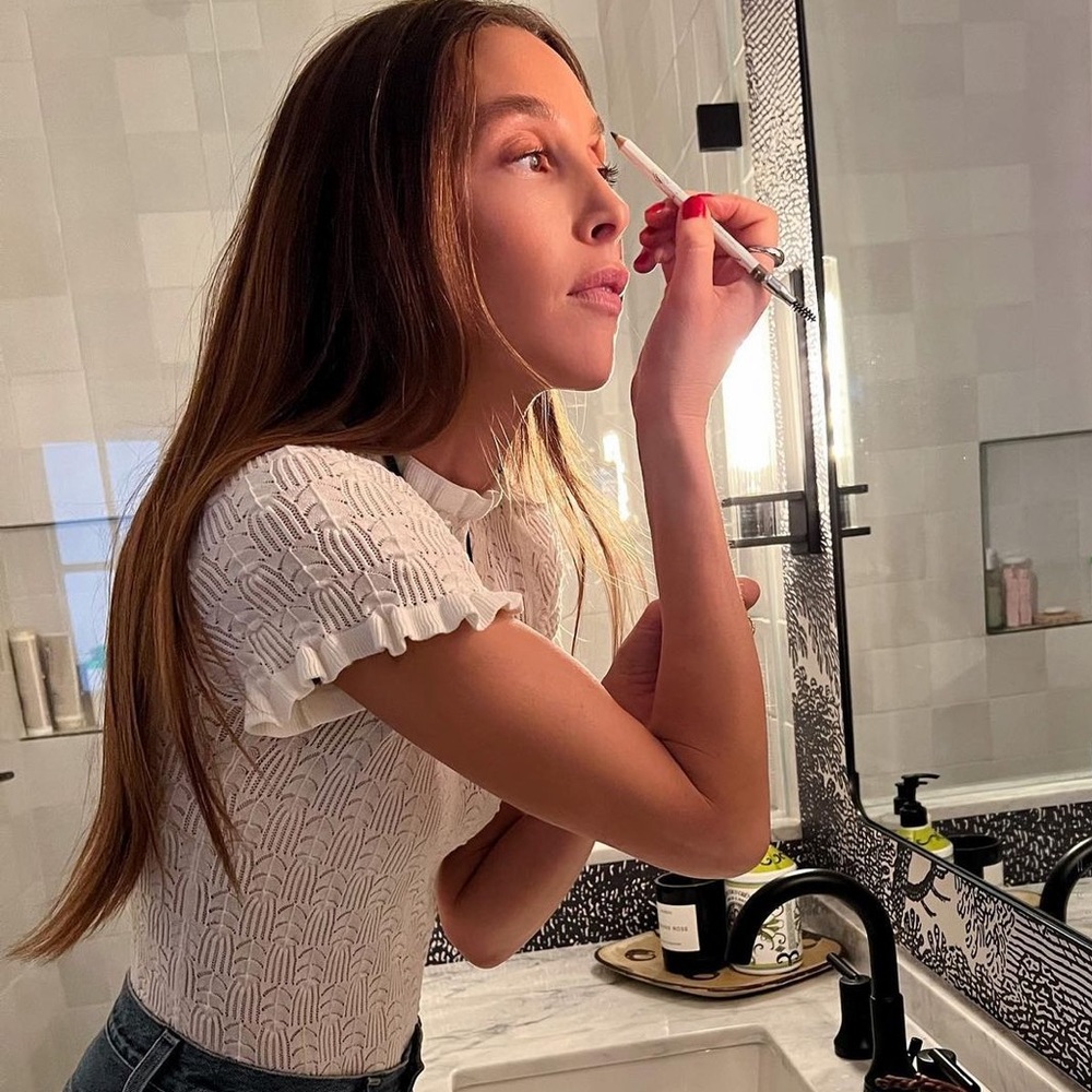 ISO Artizia white top